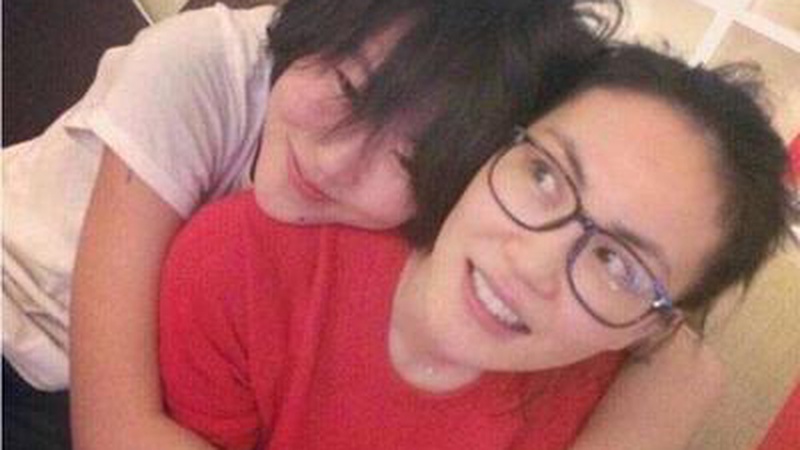 窦靖童宋妍霏牵手散步被偶遇两人亲密关系引网友猜测热议